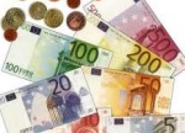 EURO SI/EURO NO? un diversivo: le vere battaglie UE sono sul bilancio, sull'energia e sulle banche