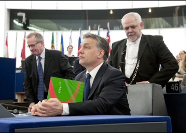 La vittoria di Orbán: facile vincere barando al gioco della democrazia